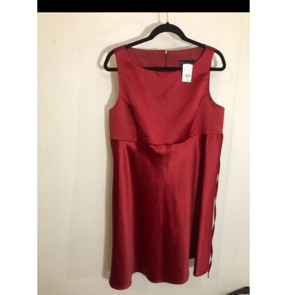 THYME Maternity Red Satin Knee length formal Dress size large